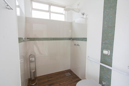 Casa para alugar com 256m², 4 quartos e 4 vagas Casa para alugar com 256m², 4 quartos e 4 vagasBanheiro da Piscina