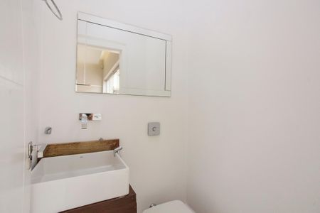 Casa para alugar com 256m², 4 quartos e 4 vagas Casa para alugar com 256m², 4 quartos e 4 vagasLavabo 1