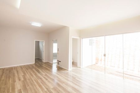 Sala 1 de casa para alugar com 4 quartos, 256m² em Brasil, Uberlândia