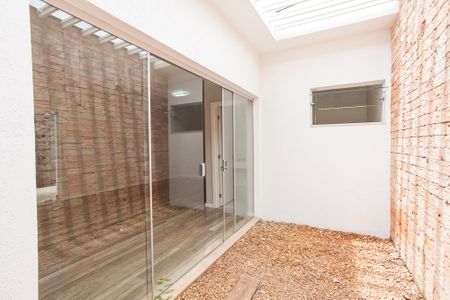 Casa para alugar com 256m², 4 quartos e 4 vagas Casa para alugar com 256m², 4 quartos e 4 vagasVaranda