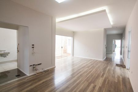 Sala 1 de casa para alugar com 4 quartos, 256m² em Brasil, Uberlândia