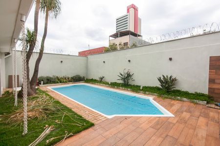 Casa para alugar com 256m², 4 quartos e 4 vagas Casa para alugar com 256m², 4 quartos e 4 vagasPiscina