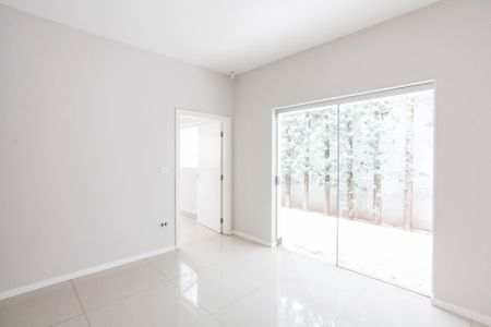 Casa para alugar com 256m², 4 quartos e 4 vagas Casa para alugar com 256m², 4 quartos e 4 vagasSala 2