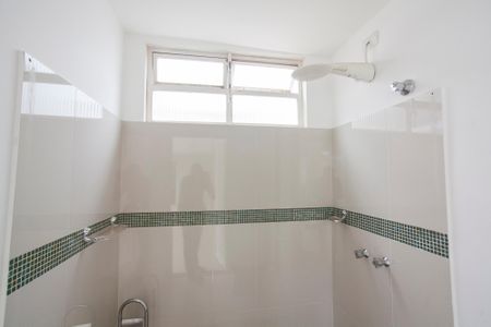 Casa para alugar com 256m², 4 quartos e 4 vagas Casa para alugar com 256m², 4 quartos e 4 vagasBanheiro da Piscina