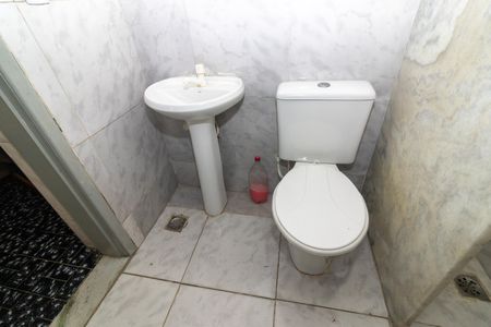 Casa para alugar com 89m², 2 quartos e 1 vaga Casa para alugar com 89m², 2 quartos e 1 vagaBanheiro Social