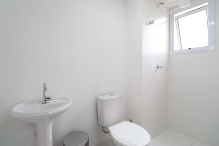 Banheiro de apartamento para alugar com 1 quarto, 32m² em Parque Industrial Tomas Edson, São Paulo