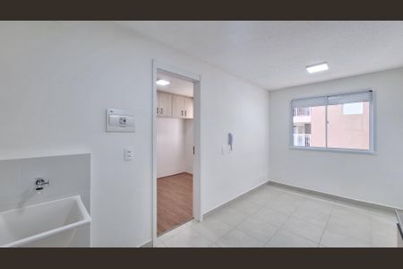 Sala/Cozinha/Área de serviço de apartamento para alugar com 1 quarto, 32m² em Parque Industrial Tomas Edson, São Paulo