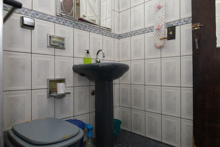 Casa à venda com 100m², 5 quartos e 1 vagaCasa 2 - Banheiro