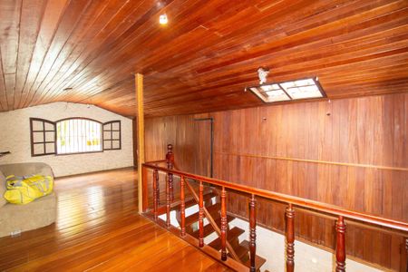 Casa à venda com 325m², 4 quartos e 3 vagas