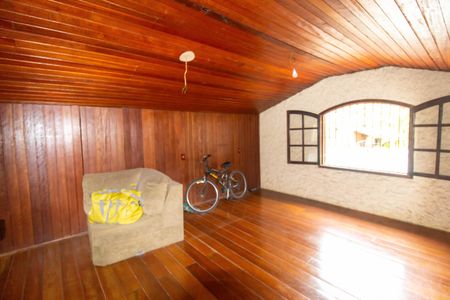 Casa à venda com 325m², 4 quartos e 3 vagas