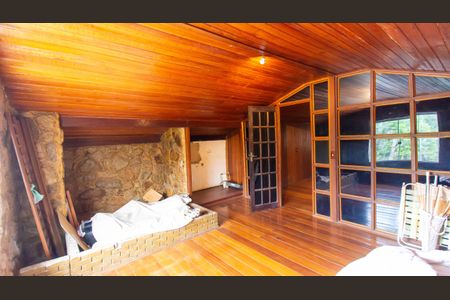 Casa à venda com 325m², 4 quartos e 3 vagas