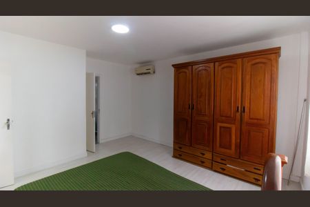 Casa à venda com 325m², 4 quartos e 3 vagas