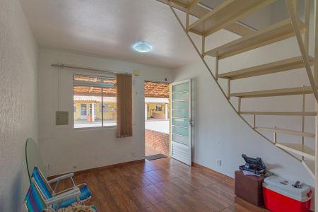 Sala de casa de condomínio à venda com 2 quartos, 80m² em Rio Branco, Canoas