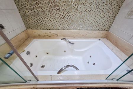 Casa à venda com 240m², 4 quartos e 2 vagas Casa à venda com 240m², 4 quartos e 2 vagasBanheiro da Suíte