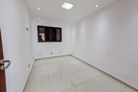 Casa à venda com 240m², 4 quartos e 2 vagas Casa à venda com 240m², 4 quartos e 2 vagasQuarto
