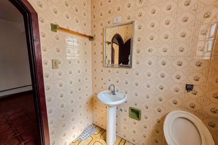 Casa à venda com 240m², 4 quartos e 2 vagas Casa à venda com 240m², 4 quartos e 2 vagasBanheiro Social