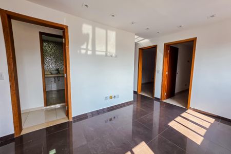 Casa à venda com 240m², 4 quartos e 2 vagas Casa à venda com 240m², 4 quartos e 2 vagasCorredor