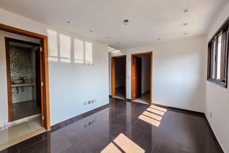 Casa à venda com 240m², 4 quartos e 2 vagas Casa à venda com 240m², 4 quartos e 2 vagasCorredor