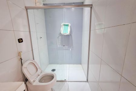 Casa à venda com 240m², 4 quartos e 2 vagas Casa à venda com 240m², 4 quartos e 2 vagasBanheiro Social 2