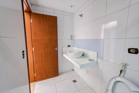 Casa à venda com 240m², 4 quartos e 2 vagas Casa à venda com 240m², 4 quartos e 2 vagasBanheiro Social 2