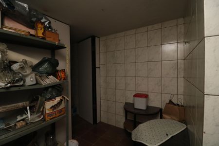 Casa à venda com 210m², 3 quartos e 2 vagasPorão