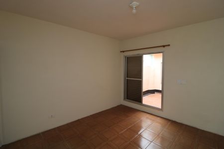 Casa à venda com 210m², 3 quartos e 2 vagasSuíte