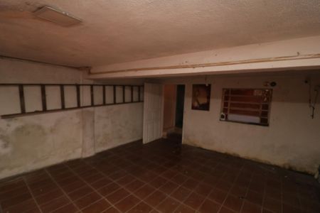 Casa à venda com 210m², 3 quartos e 2 vagasPorão