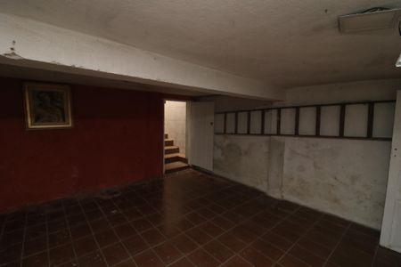 Casa à venda com 210m², 3 quartos e 2 vagasPorão