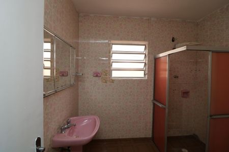 Casa à venda com 210m², 3 quartos e 2 vagasBanheiro da Suíte