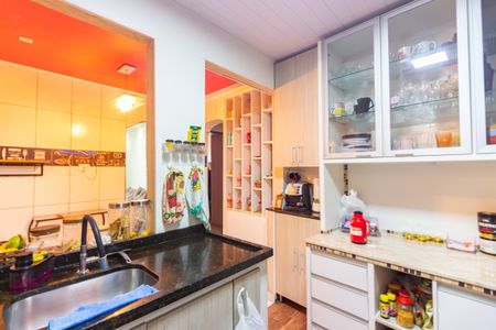 Casa à venda com 121m², 2 quartos e 2 vagas Casa à venda com 121m², 2 quartos e 2 vagasCozinha