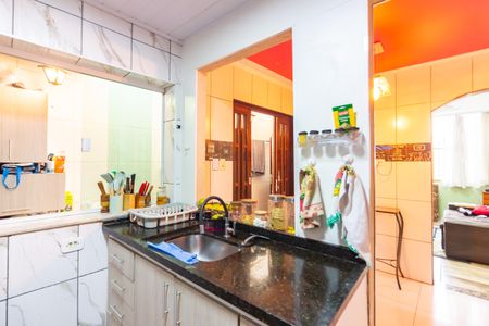 Casa à venda com 121m², 2 quartos e 2 vagas Casa à venda com 121m², 2 quartos e 2 vagasCozinha