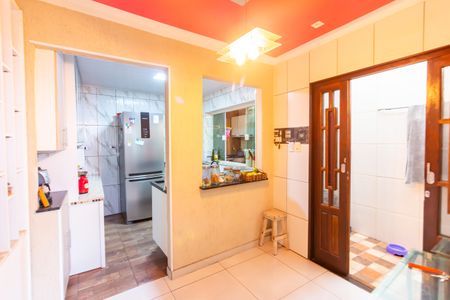 Casa à venda com 121m², 2 quartos e 2 vagas Casa à venda com 121m², 2 quartos e 2 vagasCozinha