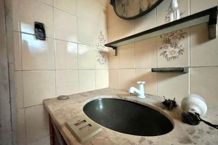 Casa à venda com 180m², 2 quartos e 1 vaga Casa à venda com 180m², 2 quartos e 1 vagaBanheiro