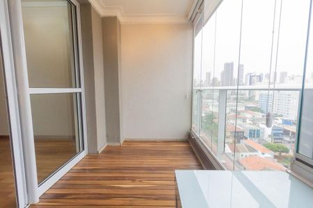 Studio para alugar com 28m², 1 quarto e 1 vaga Studio para alugar com 28m², 1 quarto e 1 vagaVaranda