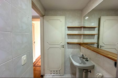 Apartamento para alugar com 342m², 3 quartos e 1 vaga Apartamento para alugar com 342m², 3 quartos e 1 vagaBanheiro