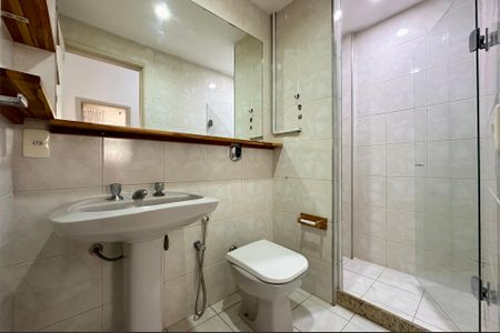 Apartamento para alugar com 342m², 3 quartos e 1 vaga Apartamento para alugar com 342m², 3 quartos e 1 vagaBanheiro