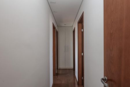 Corredor de apartamento à venda com 3 quartos, 80m² em Floramar, Belo Horizonte