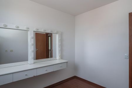 Quarto 1 de apartamento à venda com 3 quartos, 80m² em Floramar, Belo Horizonte