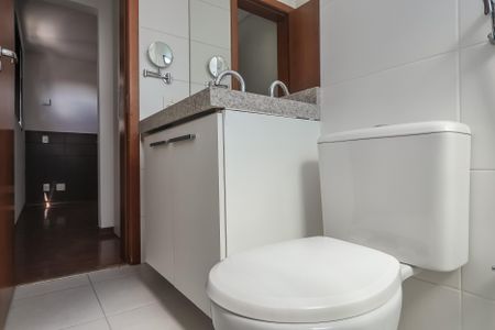 Apartamento à venda com 80m², 3 quartos e 2 vagas Apartamento à venda com 80m², 3 quartos e 2 vagasBanheiro da Suite