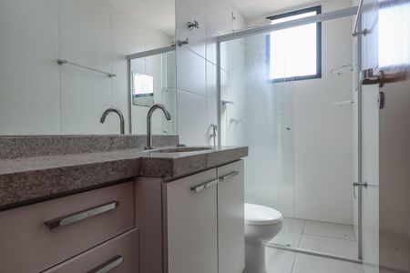 Apartamento à venda com 80m², 3 quartos e 2 vagas Apartamento à venda com 80m², 3 quartos e 2 vagasBanheiro da Suite
