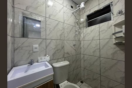 Banheiro de casa de condomínio para alugar com 1 quarto, 30m² em Vila Nina, São Paulo