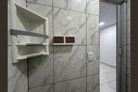 Banheiro de casa de condomínio para alugar com 1 quarto, 30m² em Vila Nina, São Paulo