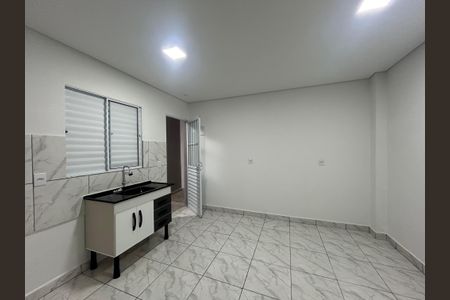 Cozinha de casa de condomínio para alugar com 1 quarto, 30m² em Vila Nina, São Paulo