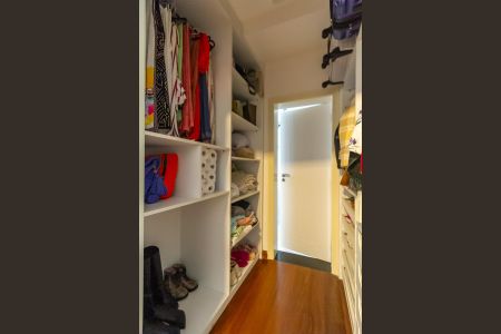 Casa de condomínio à venda com 725m², 5 quartos e 7 vagasCloset da Suíte 3
