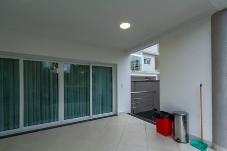 Casa de condomínio à venda com 725m², 5 quartos e 7 vagasVaranda da Cozinha