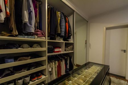 Casa de condomínio à venda com 725m², 5 quartos e 7 vagasCloset da Suíte 2