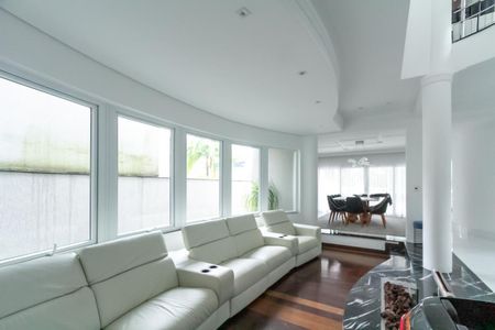 Casa de condomínio à venda com 725m², 5 quartos e 7 vagasSala de Lareira