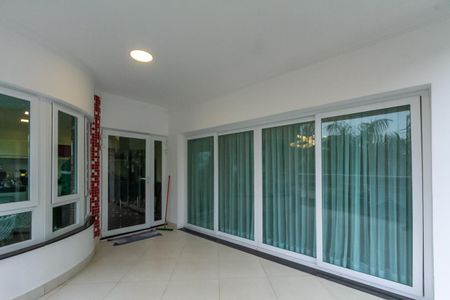 Casa de condomínio à venda com 725m², 5 quartos e 7 vagasVaranda da Cozinha