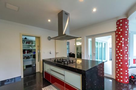 Casa de condomínio à venda com 725m², 5 quartos e 7 vagasCozinha
