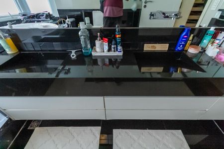 Casa de condomínio à venda com 725m², 5 quartos e 7 vagasBanheiro da Suíte 2